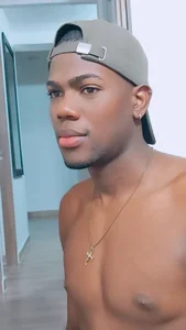 santi_brown en my hause Pic