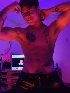 Dominic_Biker__ I am hot 🔥🥵 รูป 