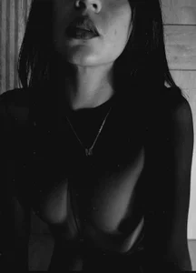 Velvet_GG Black and White 🖤♥ Immagine  3