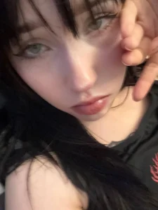 EvaHurt facial expression Pic