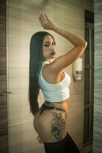 ScarlettVelvet Latina Pic