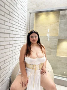 Una diosa 🤍 de Emiily_Grace  3 Imagens