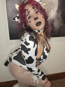 GoddessVelvetVixen Bitch I’m a Cow Foto 4