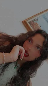 Diana_Lark Public  2টি ছবি