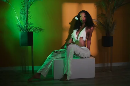 Haileyconnors_ TROPICAL VIBES 사진 6