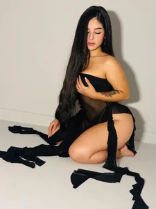 roxannegomez: What drees u prefer?😏🙊 ( 4 фото)