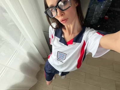 Three Lions & Lip Gloss de AnabelHun  3 Imagens