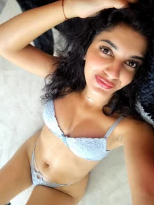 YasmineDelightPretty with a twist Bild 8