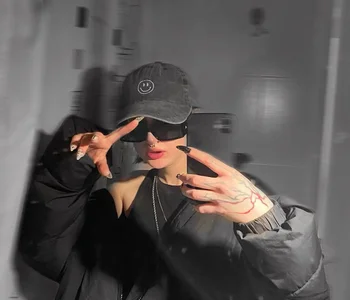 PeachyLuna Public зображення 4