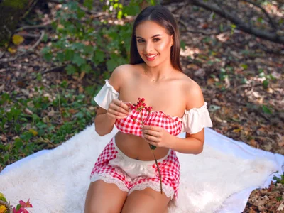 AlmaLuv Nature reveals Me Pic 3