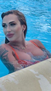 Nicol2Naya pool day Pic