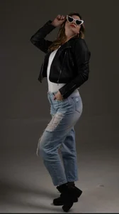 Chanelll_Taylorr_ Rocker style with somewhat subtle and sophisticated leather jacket Foto 4