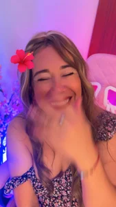 Public de Miablonde_  2 Imagens