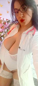 rosebigboobs 👩‍⚕️😈I want to heal you more than the sou👩‍⚕️😈 Foto 3