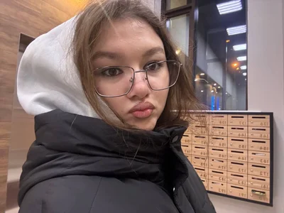 LewisThrone Public Pic