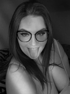 DaisiyWalker a little bit of me Pic 6