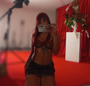 ZayraKapoorPublic Bild 2