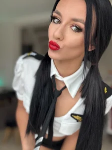 Ariana_Cortez1 ✨✨✨  2টি ছবি