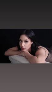 MiaEvans0 Public Hình