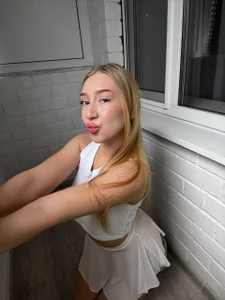 AlinaTeaseX White vibe >M<  снимка
