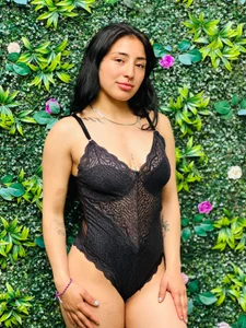 KarinaHilton_Rs's Sweet, shy, and dangerously curvy. ❤️‍🔥 Sex Photo 6