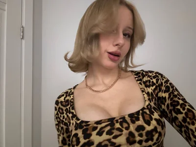 KarolinaSlame Public Pic 4