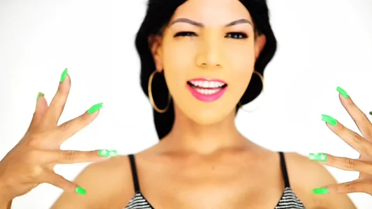 VenusDanielss Body ready, nails ready… Pic 3