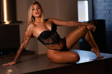 Sophie-velvet Black lingerie is one of my favorites. Foto 4