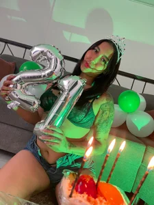 melanieecox my birthday 🥰😍 Pic 4