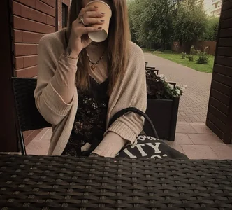 Taissa_Harmon Just an atmospheric walk^^ รูป  2