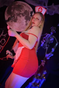 EmilySumer No one survives this nurse without falling in love. 🕷️ Pic 4