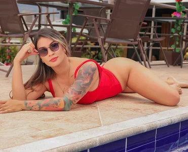 Victoria_romanox Red Pic 3