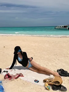 _SaRa_ me and the sea 😚🥰 Pic