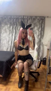 Lucia_evans21 a cute pink haired girl รูป  4