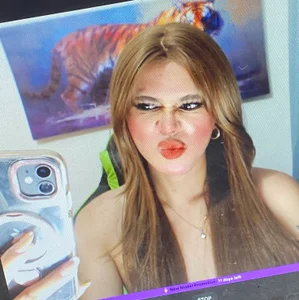 _Flirtyprincess_ I'm a btch! টি ছবি