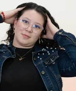 Eli_carpenter Public  2টি ছবি