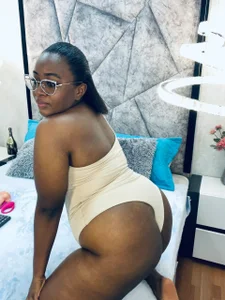 ZoeBrowns your ebony favorite Pic 3