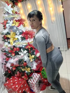 clara_heat If you follow me, I’ll show you how a workout really heats up 😈🔥 Bilde 3