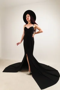 Ariel_MaritimeEroticism and style under a black dress图片 3