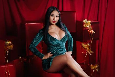 mia_crawford I am your Christmas gift Pic 5