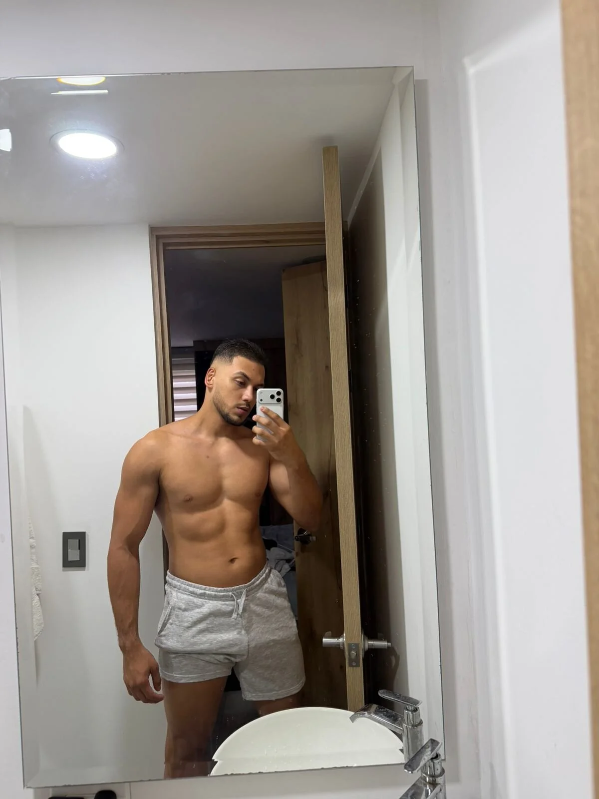  6387 Gambar Sohor Kini Maximo_Dominic