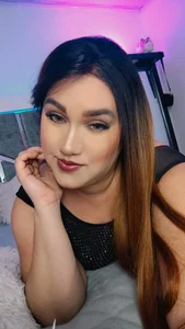 Stacey_latinhot KISSES GUYS Pic 3