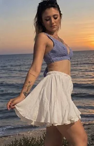 ElanaSandy ☀️🫦One of My favorite place to escape reality will forever be the seaside ,Come taste the sun 🫦☀️ รูป 