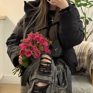 nancy_chancy what happens when dark cat meet flowers on her way💐 Pic 2