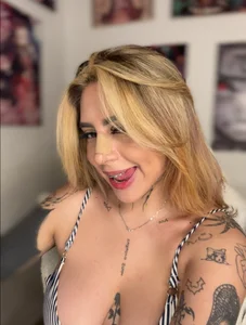 CarolQueen1_ SOME PICS ON LIVE 💕 Foto 2