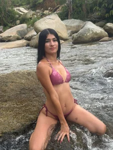 Ginni_charlotte sexy girl  6টি ছবি