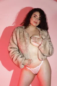 KylieJenkinsのR E D 💖の 5枚の写真