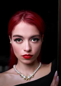 luci_miller I can be your secretary টি ছবি