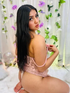 Quiinn_bx Looks that touch more than hands 🌸💕 Bilde 9