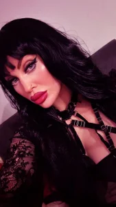 missannyrossess Dark Dominatrix Pic 2